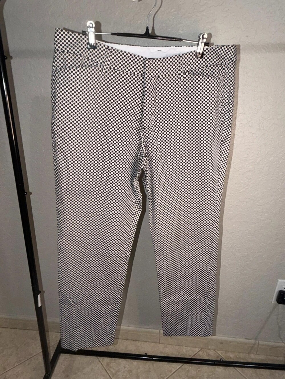 Stylus Women’s Size 12 Black & White Capri Pants – Geometric Print
